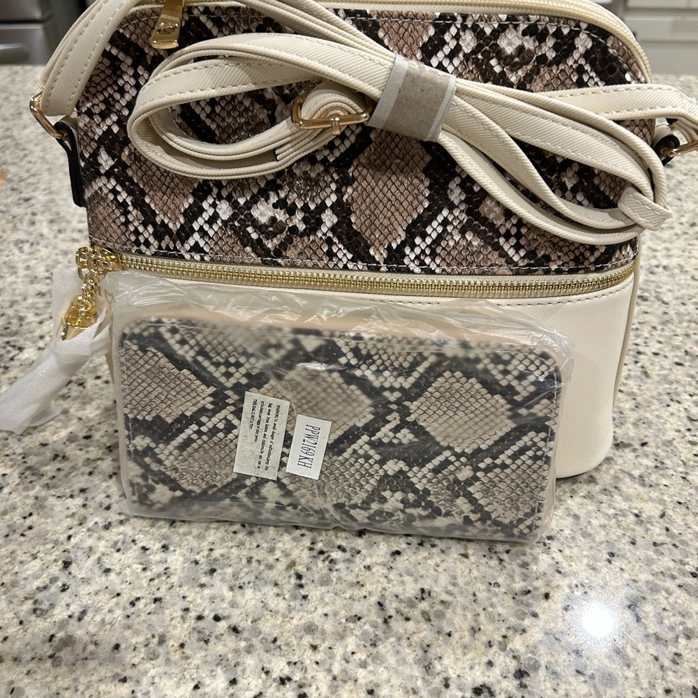 Stylish Snake Print Crossbody Bag With Wallet